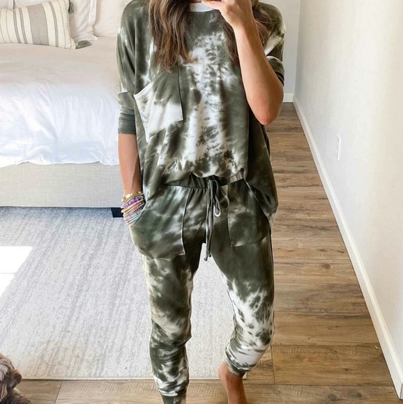 Other - 🔥2 Piece Tie Dye Lounge Set (joggers)